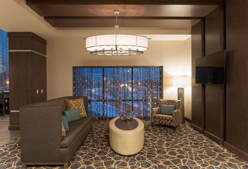 فندق Hampton Inn & Suites Grand Rapids Downtown