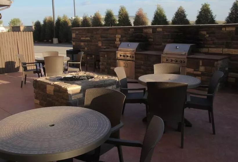 호텔 Little Missouri Inn & Suites New Town