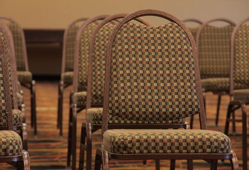 בית מלון כפרי Little Missouri Inn & Suites New Town