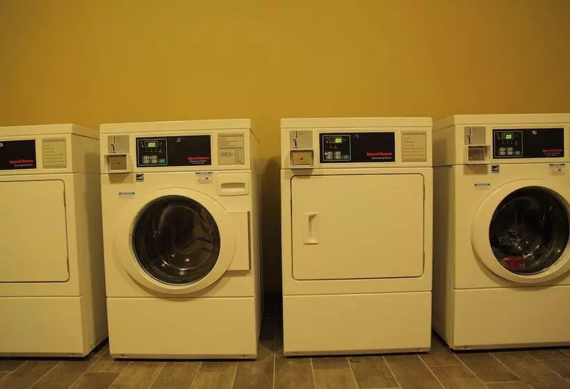 호텔 Little Missouri Inn & Suites New Town