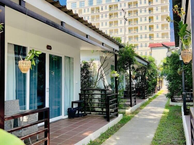 בית מלון כפרי Sea Breeze Resort