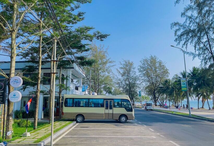 בית מלון כפרי Sea Breeze Resort