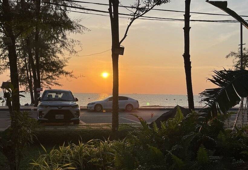 בית מלון כפרי Sea Breeze Resort