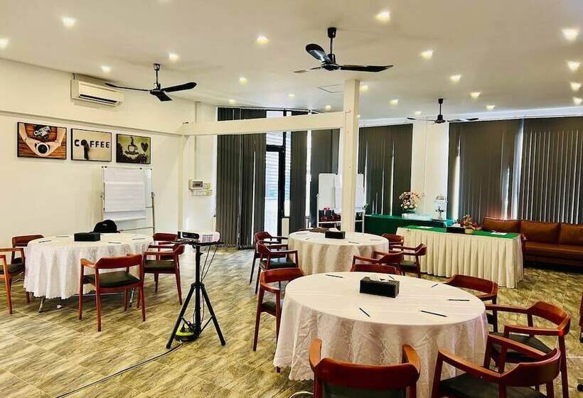 בית מלון כפרי Sea Breeze Resort