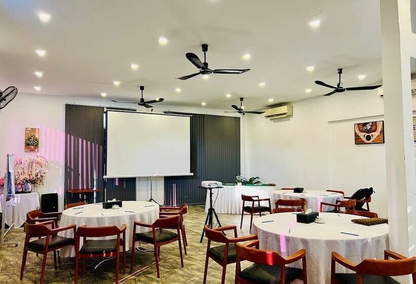 בית מלון כפרי Sea Breeze Resort