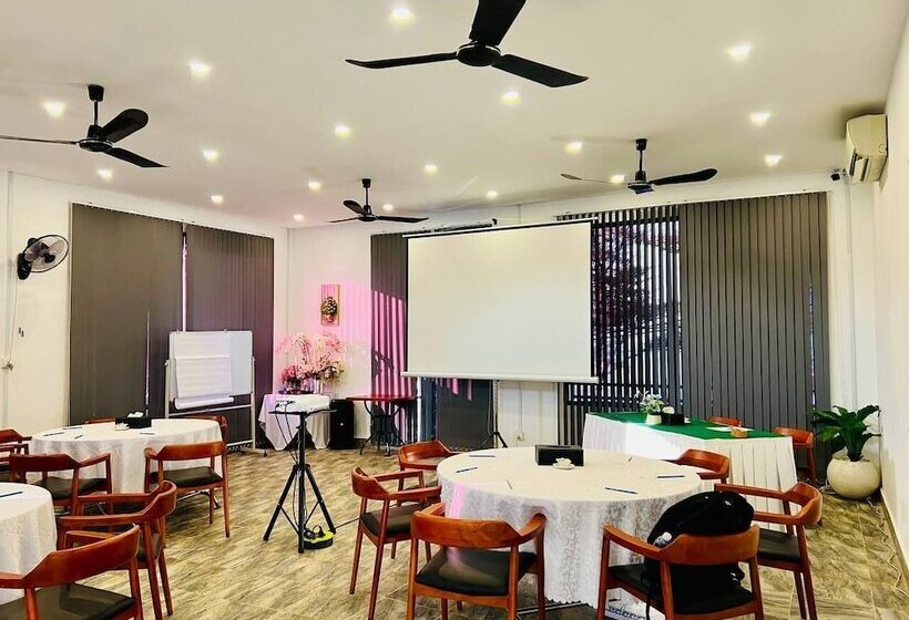 בית מלון כפרי Sea Breeze Resort