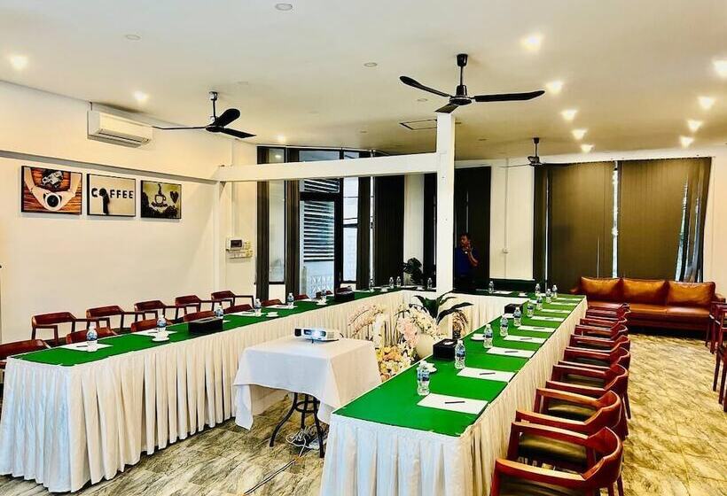 בית מלון כפרי Sea Breeze Resort