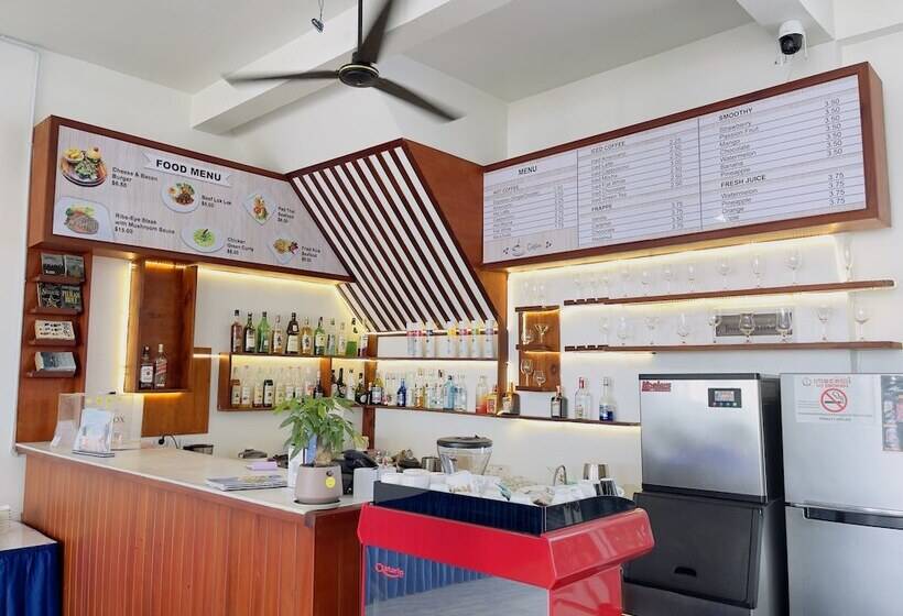 בית מלון כפרי Sea Breeze Resort