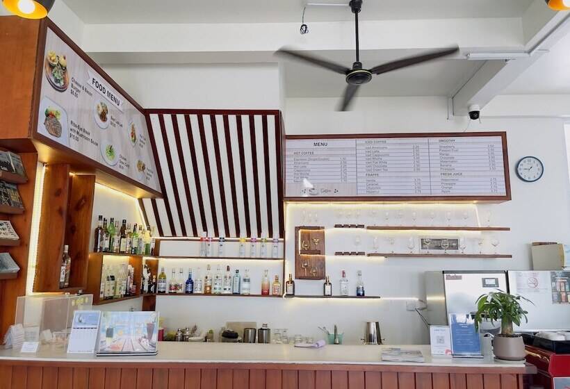 בית מלון כפרי Sea Breeze Resort