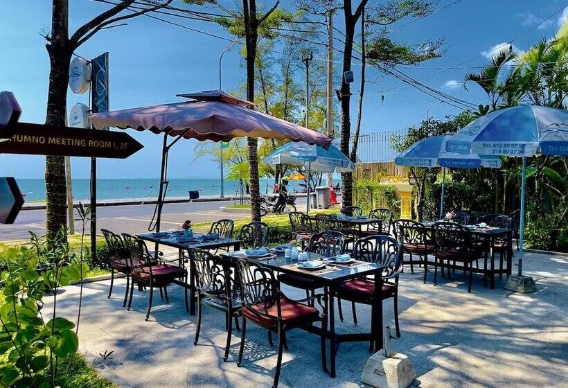 בית מלון כפרי Sea Breeze Resort