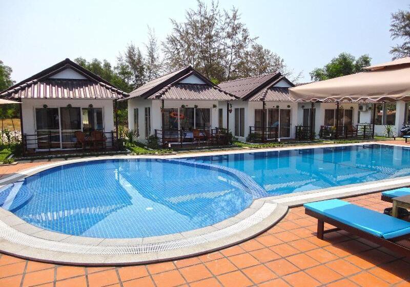 בית מלון כפרי Sea Breeze Resort