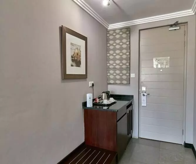 هتل Regent Select