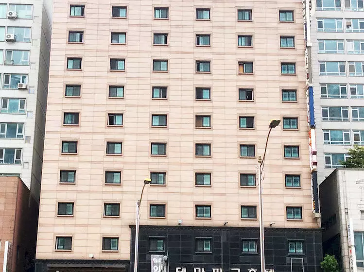 Отель Themepark Tourist