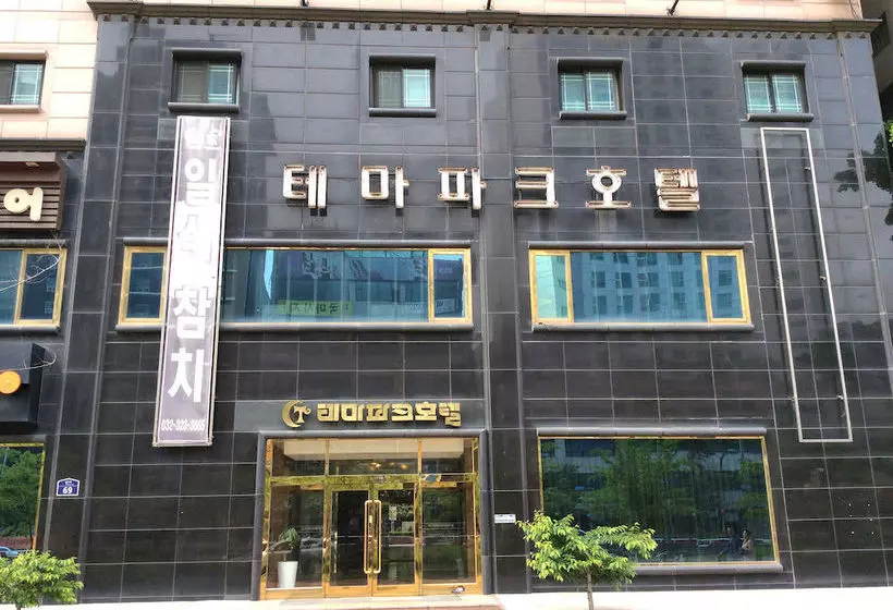 Отель Themepark Tourist