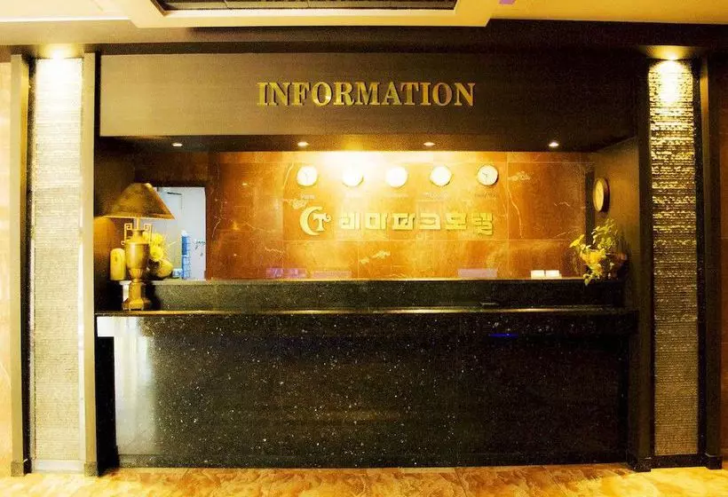 Отель Themepark Tourist