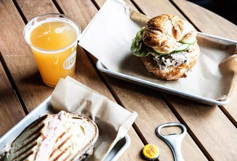 בית מלון כפרי Van Zandt