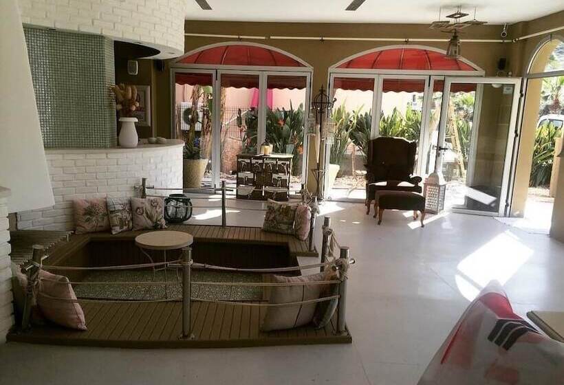 Cesme Marina Sahil Otel