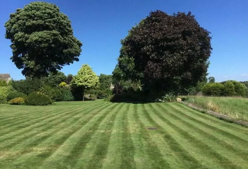 Courtyard Cottage   Adults Only