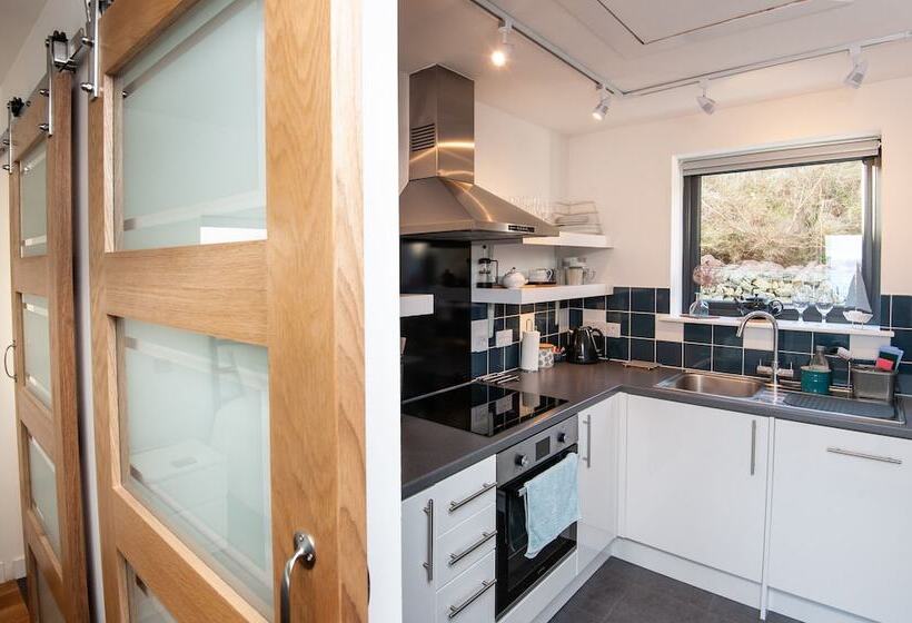 Croft 7 Geary Self Catering Studio