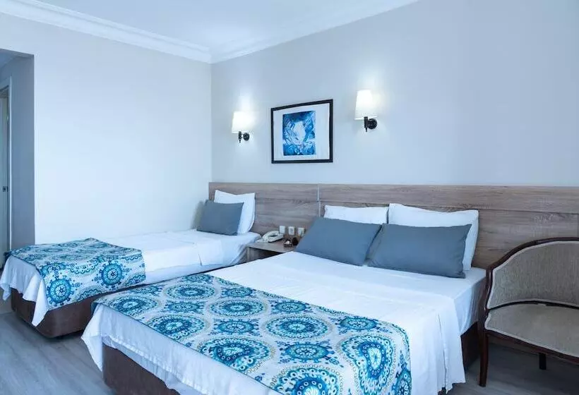 Fi̇la Otel Ayvalik