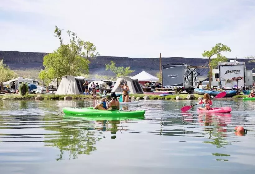 Hotelli Blue Lake Resort