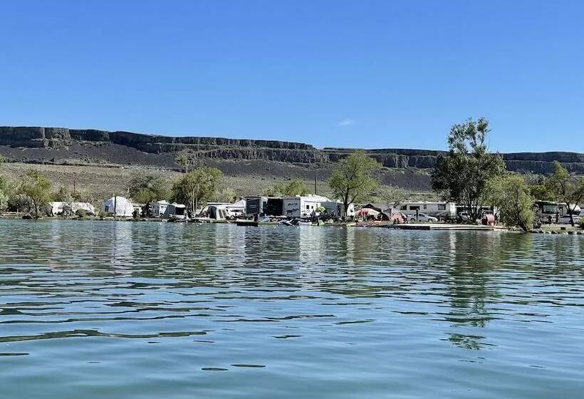 Hotelli Blue Lake Resort