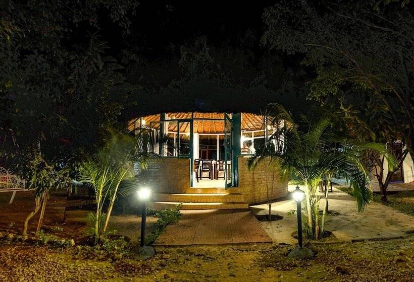 Hotel Corbett Hills Resort