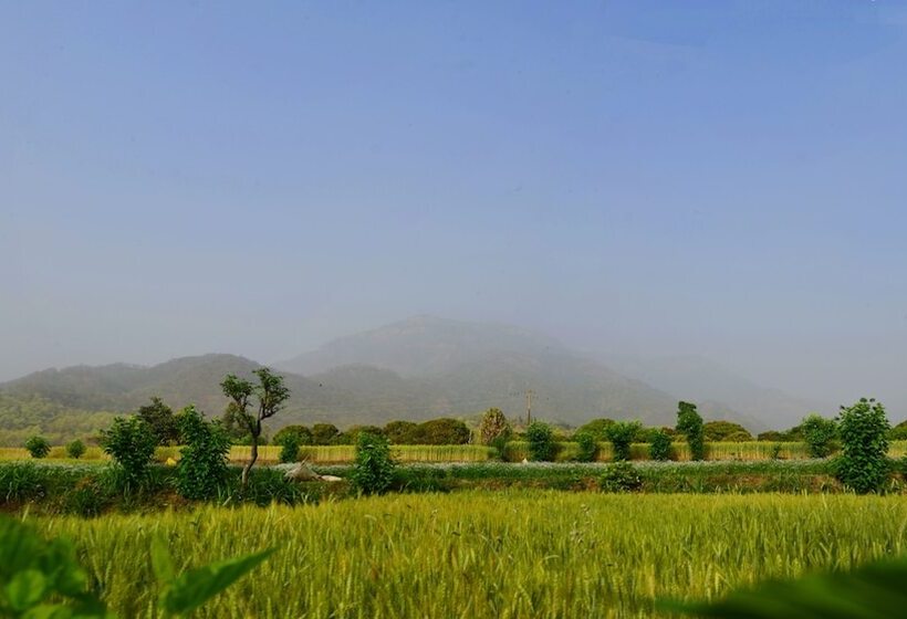 Hotel Corbett Hills Resort