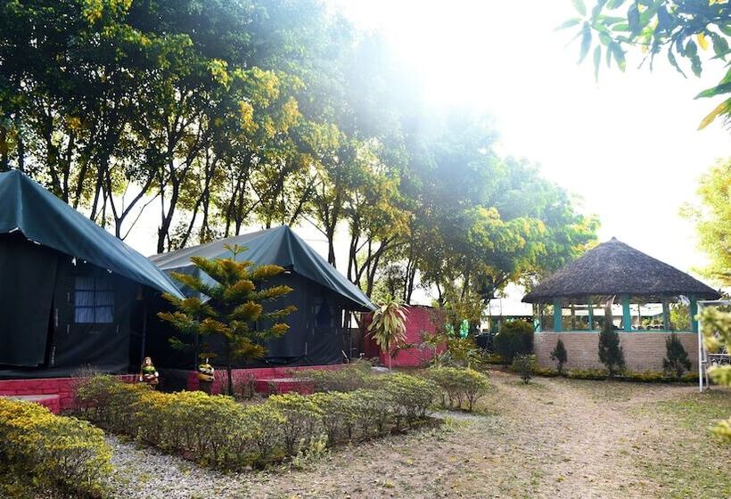 Hotel Corbett Hills Resort