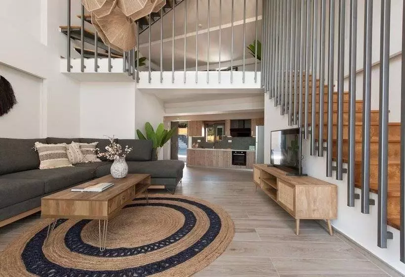 هتل Del Mare Suites