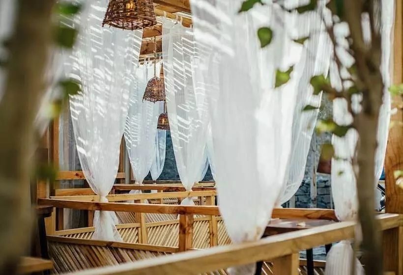 هتل Tyakshi Eco Village