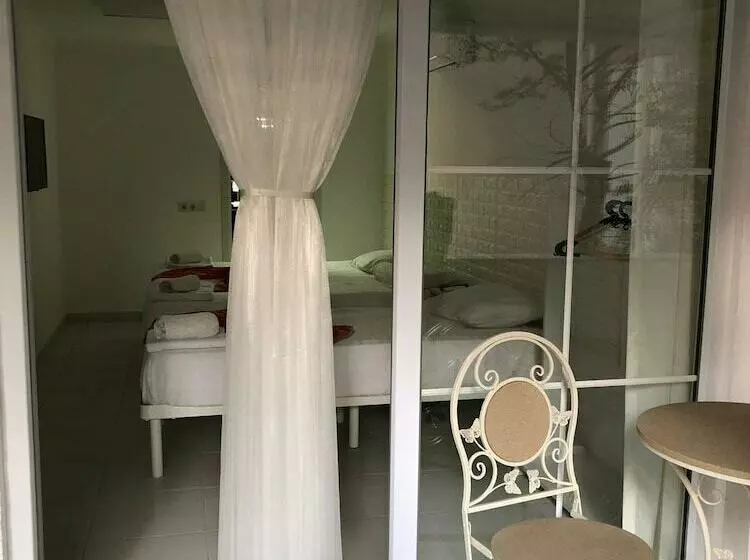 ホテル White Suite Rooms