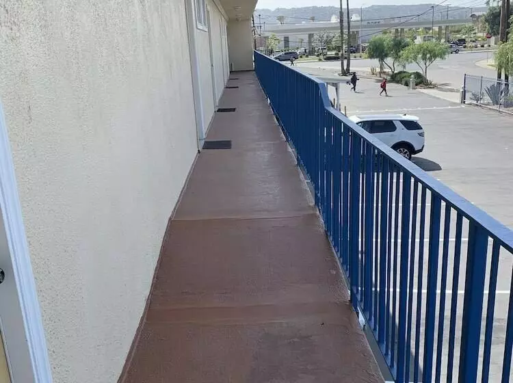 Motelli American Inn