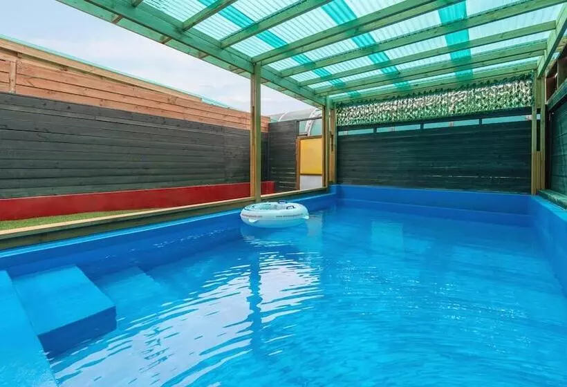 ペンション Boryeong Hiddenvillage Dokchae Poolvilla