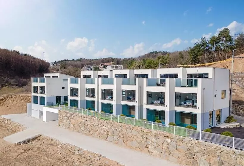 ペンション Gapyeong Bereuso Firstige Party Poolvill