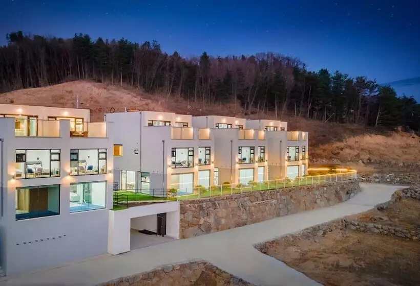 ペンション Gapyeong Bereuso Firstige Party Poolvill