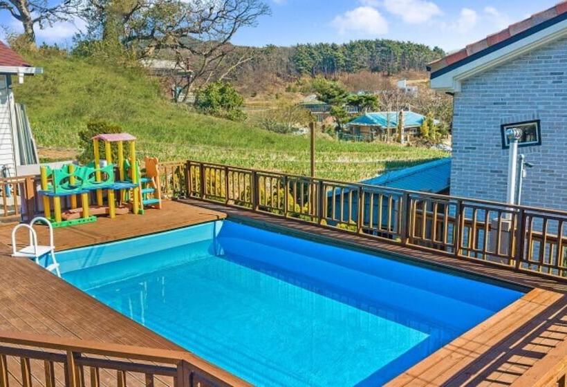 Taean Full Of Flower Scent Pension