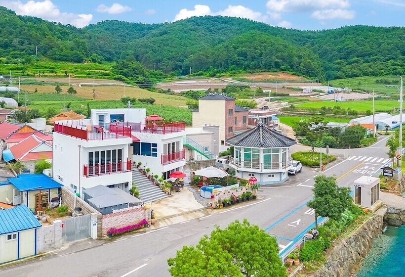 Yeosu Mogwa Pension