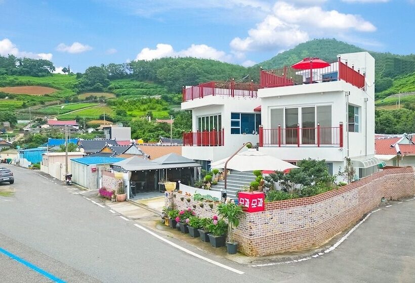 Yeosu Mogwa Pension