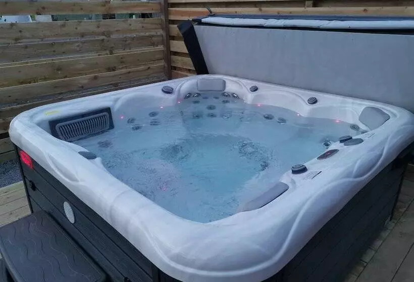 Achmeney Glamping Pod Larger Than Average Pod