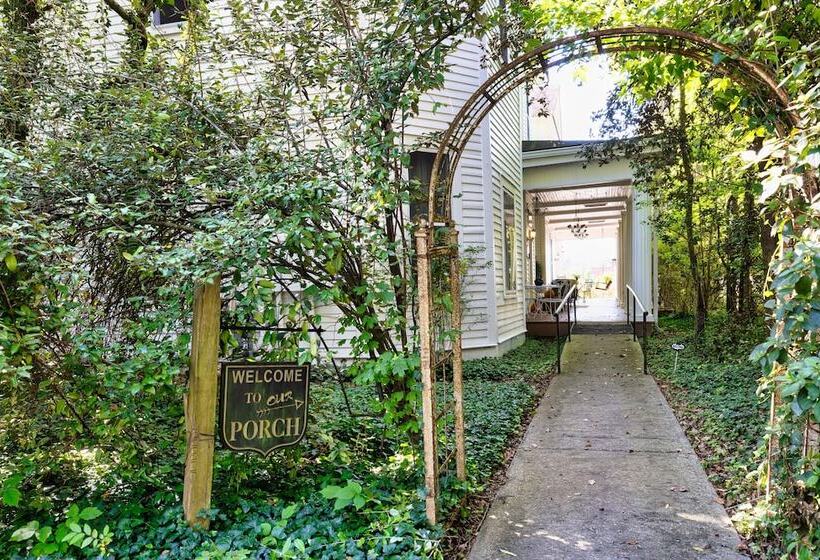 צימר Veranda Historic Inn