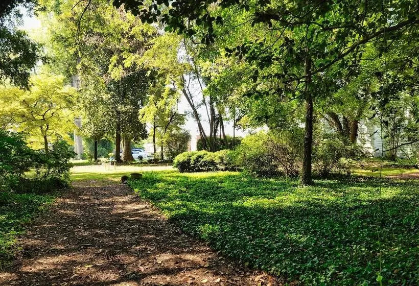 Aamiaismajoitus (B&B) Veranda Historic Inn