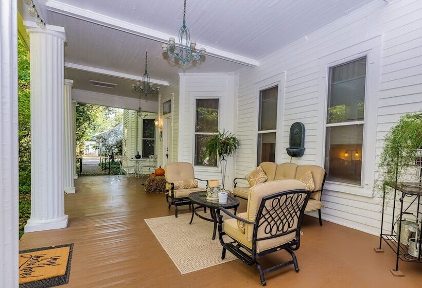 צימר Veranda Historic Inn