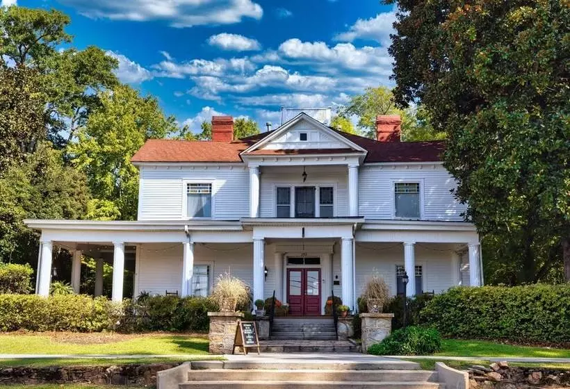 Aamiaismajoitus (B&B) Veranda Historic Inn