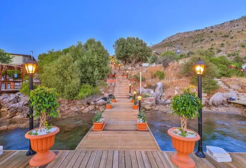 Hotelli Almond Bungalow