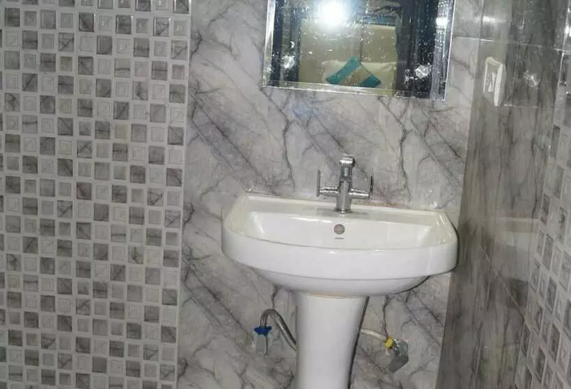 ホテル Goroomgo Elena Aastha Regency Manali