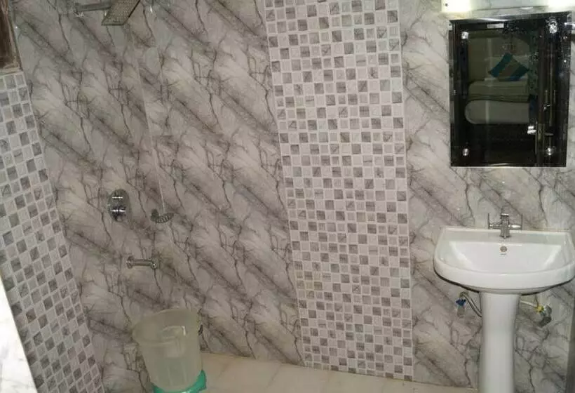 ホテル Goroomgo Elena Aastha Regency Manali