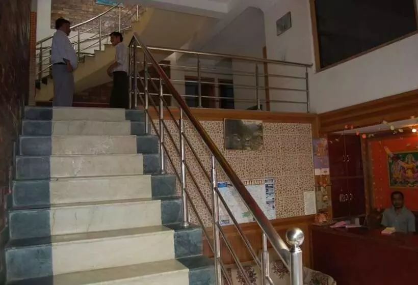 ホテル Goroomgo Zen Oaks Homestay Café Almora