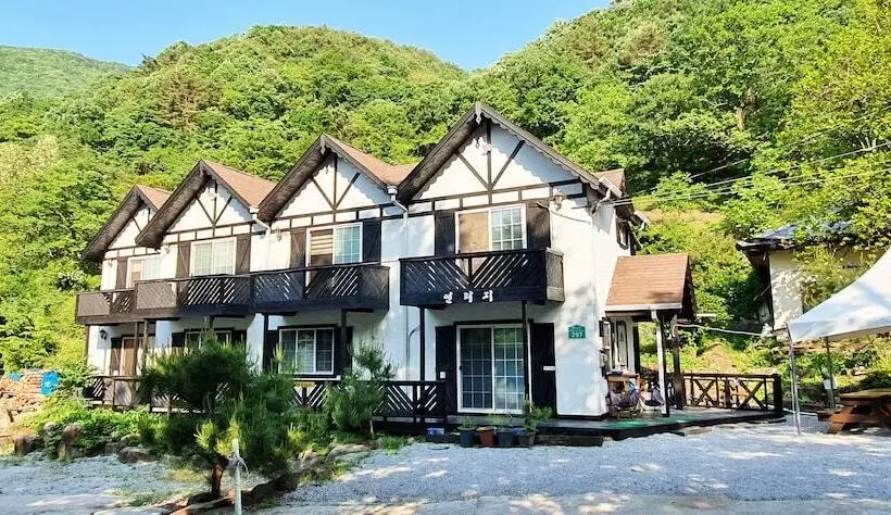 ホテル Jirisan Yeonriji Pension