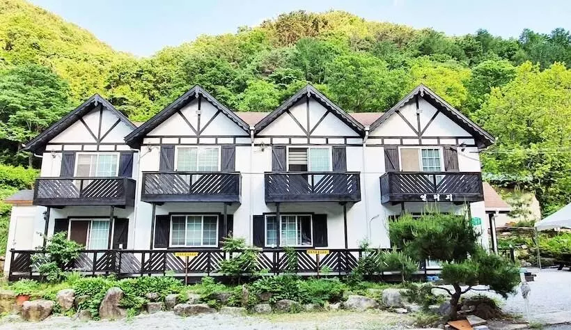 ホテル Jirisan Yeonriji Pension